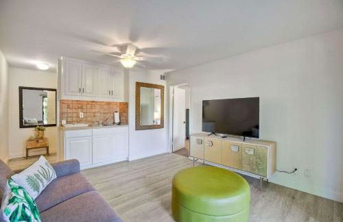 Serene Coastal Home Sleeps 8 - 1 Mile from Beach - Foto 58