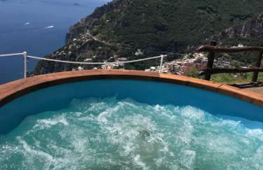 VILLA LA TAGLIATA spectacular jacuzzi tub amazing view and private parking garage - Photo 1