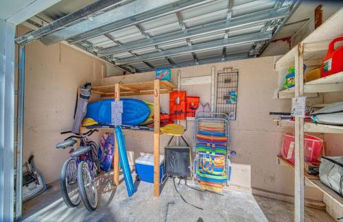 Tropical PoolHome Walk to Shops Near Beach - Foto 15