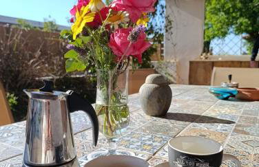 Peach Pine House - Escape Near City, Beach and Athens Airport - Photo 16