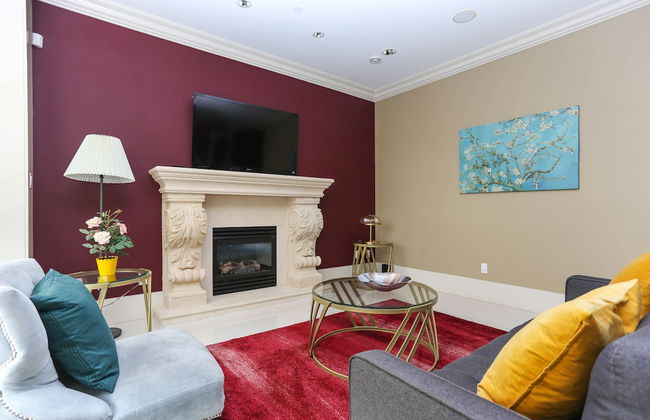 Grand 4 Bedroom Vacation House near Vancouver Downtown - Photo 1