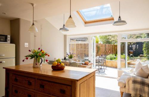 Gleneda Cottage - a renovated, traditional Cotswold cottage full of charm with fireplace and garden - Photo 17