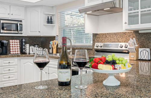 Spacious & Amazing Home w Big Pool and Patio - Photo 10