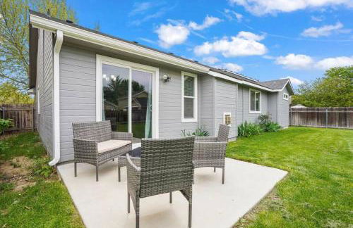 Remodeled, Charming Retreat on the City's Doorstep - Foto 46