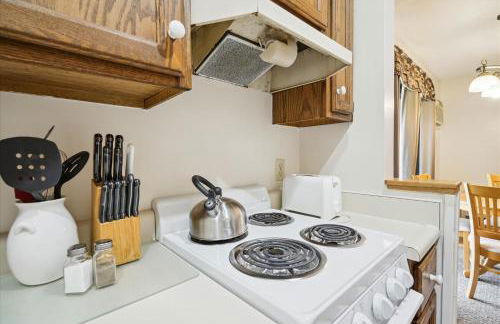 Cedarbrook Two Queen Bed Standard Hotel Room with outdoor heated pool 102 - Foto 14