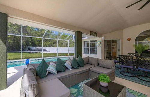 Modern Retreat Pool and Game Room - Foto 70