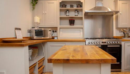 Stag & Hen Retreat - Walk to Nightlife - Sleeps 16 - Foto 3