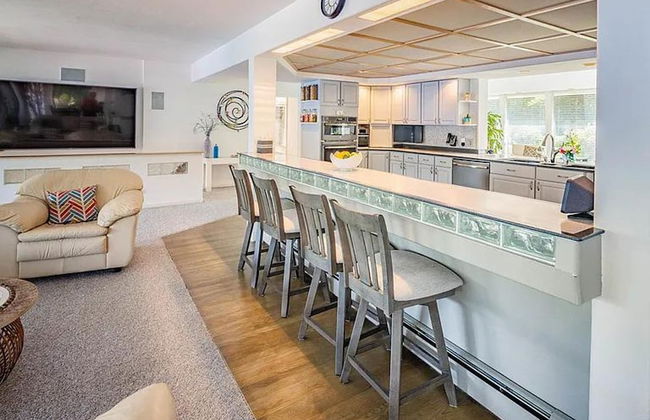 Lakehouse w Private Beach Bar Lg Deck Dock - Photo 30