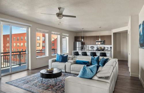 Gorgeous 2BD 2BA Pool,Gym,Htub near Convention Ctr - Foto 1