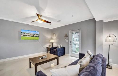 Beach Isles Modern 1BR Waterfront Apartment with Patio - Foto 12