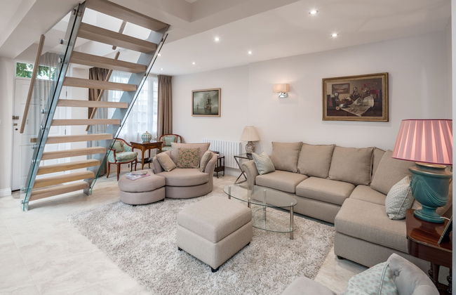 JOIVY Fabulous 4Br House W/Terrace At The Heart Of Notting Hill - Photo 1