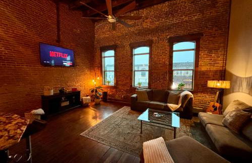 Loft in the Heart of Town-3BR-2bath-500Mbps WiFi-4car parking-EV-boat - Foto 8