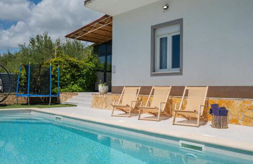 Luxury Villa Kristina with Heated Pool near Omis for 12 Guests - Foto 3