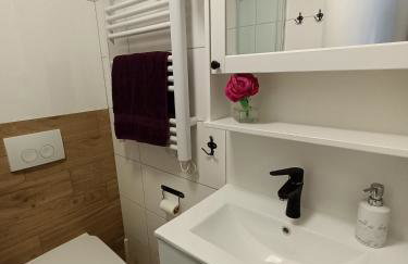 Siedlisko Dwa Żurawie - Uroczy domek nad stawem, z kominkiem, obok konie - Foto 5