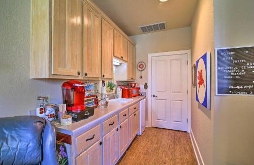 Cozy Texas Retreat with Patio, Grill and Fire Pit! - Foto 6