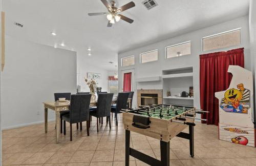 Vegas Retreats Pool, Arcade, Fun, 10min from Airport and the Strip - Foto 20