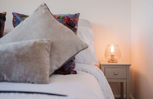 Corner House - Bright 2BD in Cheltenham - Photo 17