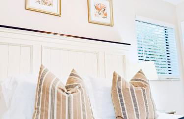 Stylish Stay Close to UM City Vibes - Photo 9