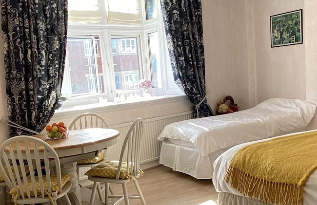 Deluxe Three Bed BnB in Henley-on-Thames near Station River & Town Centre - Foto 6