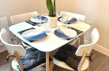 Brand-new flat, King Bed, Sofa Bed with full kitchen, Wi-Fi, self check-in Central location near everything - Foto 38