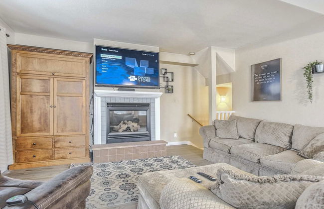 2BR Central Location Big Backyard & Dog Friendly! - Photo 14