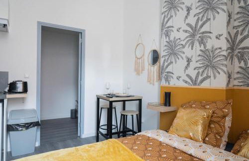 CitizenHouse Anzin - 4 Studios - 15 à 36m2 - Jardin - Terrasse - Accès autonome - WiFi - Netflix - Foto 15