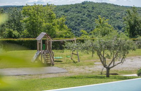 Lovely Home In Tinjan - Photo 22