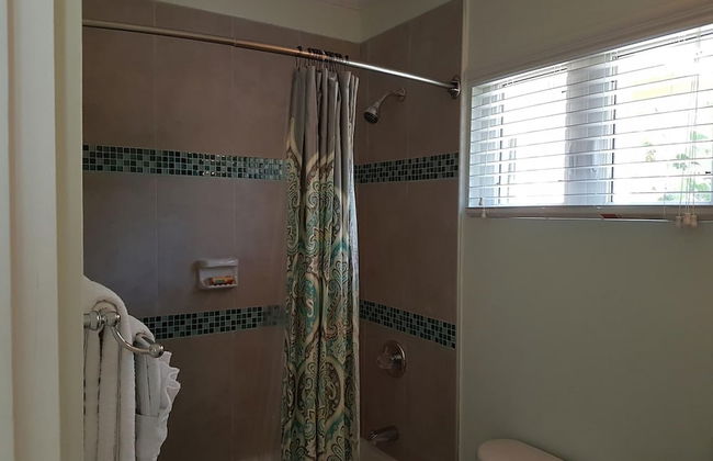 Je Suis Jamaica - 4 B R Beachfront Villa w Staff - Photo 42