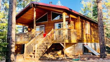 Adventure Awaits 3King Bed,2Bath Log Cabin in heart of Duck Creek Village! - Foto 2