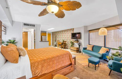 Retro Studio! Pool, Hot Tub, Free Parking & WiFi - Foto 24