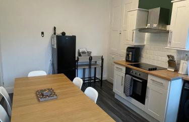 Victorian red-brick home in picturesque market town - Photo 10