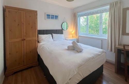 5 Bed Townhouse with Garden & Parking by BrumStay UK - Foto 26
