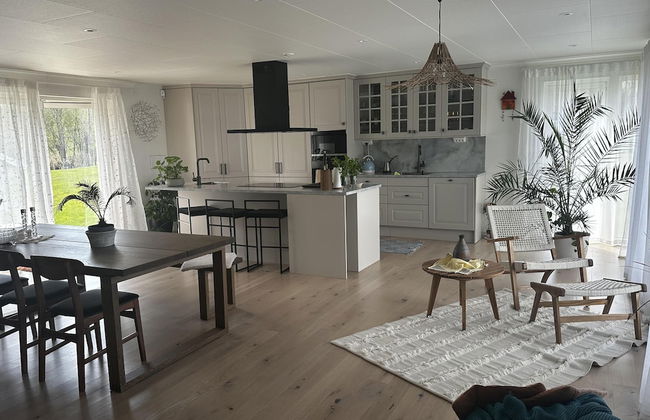 Captivating 3-bed Villa in Halanda With Lake View - Foto 15