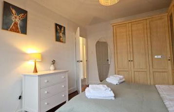 Spacious Home Near Wembley, Free Parking, Close to Tube, Garden - Photo 17