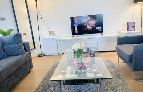 Sleek 3-bedroom flat with Balcony, Lift access, FREE WiFi in Southwark, Borough near The Shard by NourNest Apartments - Foto 15