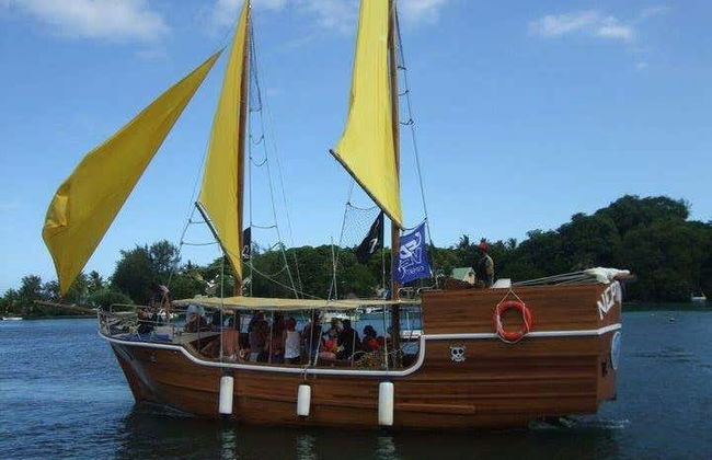 Balade en bateau pirate à Trou d'Eau Douce - Photo 1