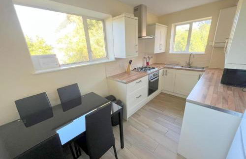 2-bed Flat - Wallington - 6min walk to station - Foto 1