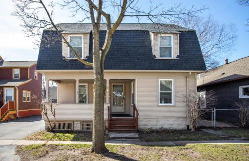 Spacious Home with In-Unit Laundry, Parking, 1GB WiFi, & Patio Deck - Foto 21