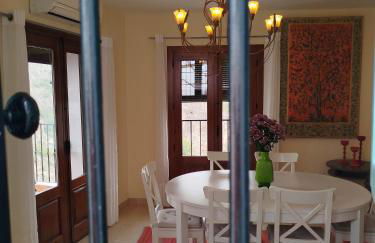 Quiet house in village center with mountains views - Photo 27