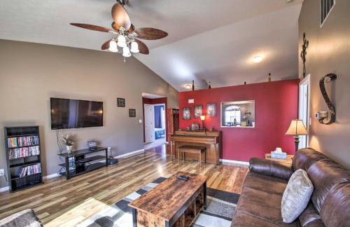 Family Home with Yard about 15 Mi to Downtown! - Foto 6