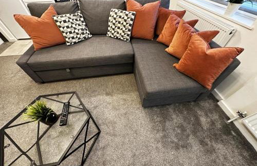 Walnut Flat, 2-Bedroom with Ensuite - Parking, Netflix, WIFI - Close to Oxford, Bicester & Blenheim Palace - F4 - Photo 25