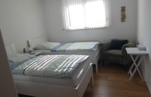 Gäste-und Ferienwohnung Magdeburg Alt-Olvenstedt, zwei Schlafzimmer, Treppenlift, ruhige Lage, Nähe Klinikum und Abfahrten A 2 und A 14 - Foto 11