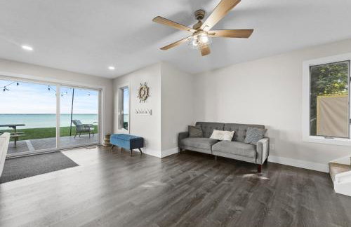 Lakefront - Spacious Family Getaway with Dock! - Foto 9