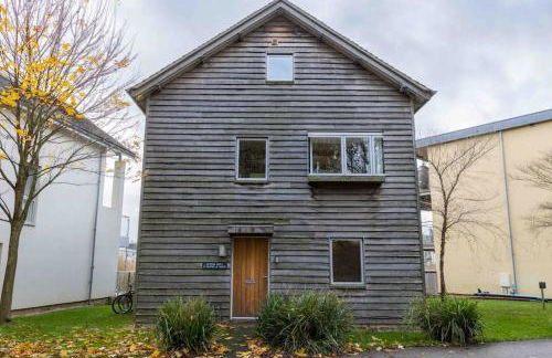 Lakeside Cotswolds Retreat with Private Hot Tub set on Lower Mill Estate - Photo 26