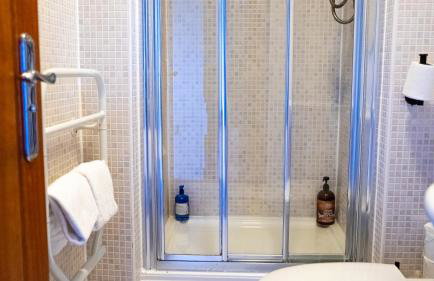 Piazza 2 bed 2 bath APT close to Cardiff Bay and WMC with Private Parking - Foto 12