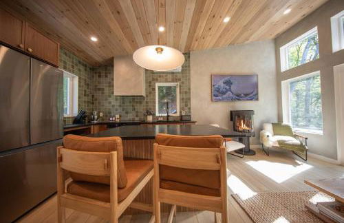 Cozy Luxury Cabin w Hot Tub, Fire Pit, King Bed - Foto 69