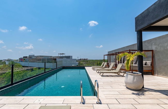 Spacious Apartment With Terrace and Rooftop Pool - Photo 3