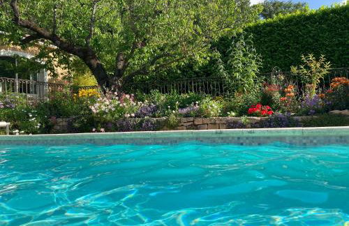 Les Hauts d'Eyragues gîte Aigue Marine Meublé classé 4 étoiles - Foto 4