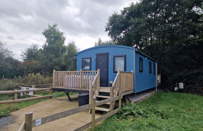 Large Glamping Hut - Riverview 13 - Photo 1