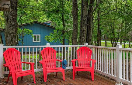 Frolic on Fern by Avantstay Enclosed Deck w/ Forest Views, Bar - Foto 70